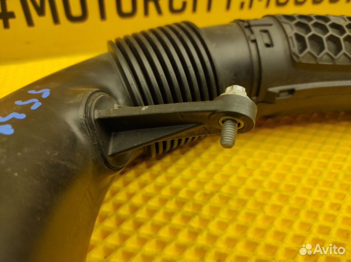 Патрубок воздушный Mercedes-Benz W212 M274.920