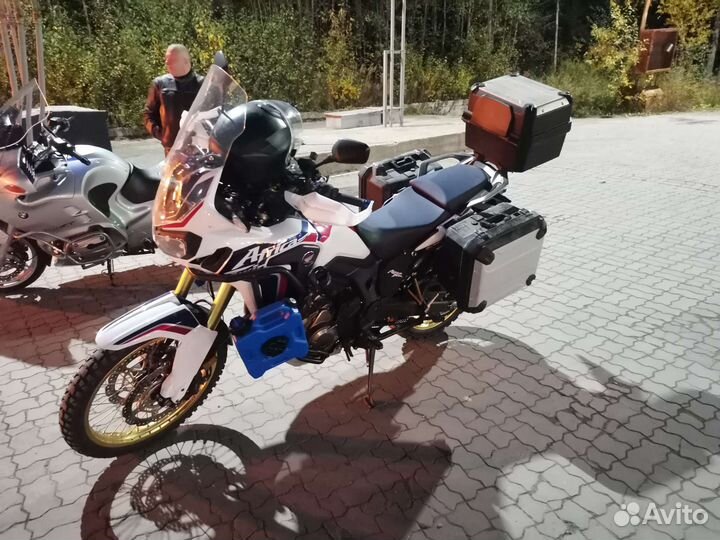 Honda africa twin crf1000l dct