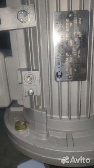 Электродвигатель с редуктором