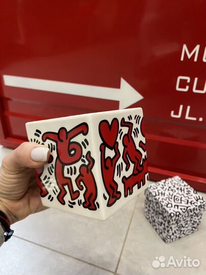 Свеча Keith Haring