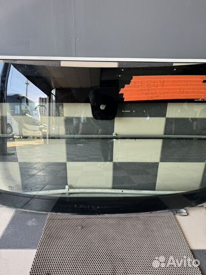 Стекло лобовое geely atlas