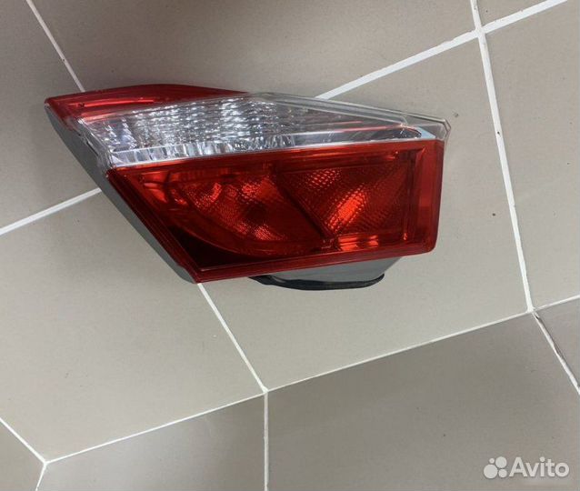Фонарь в крышку багажника Toyota Camry V50