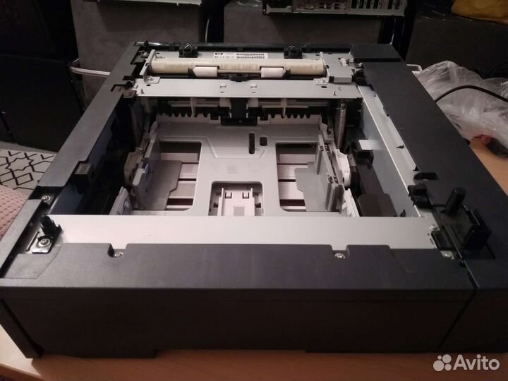Дополнительный лоток к мфу HP CP2025/CM2320