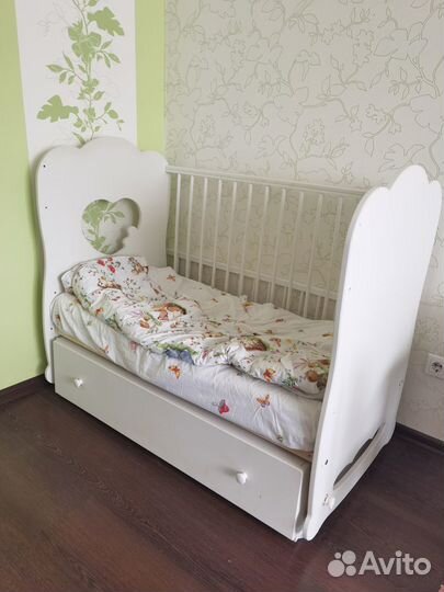Детская кровать с матрасом и наматрасником