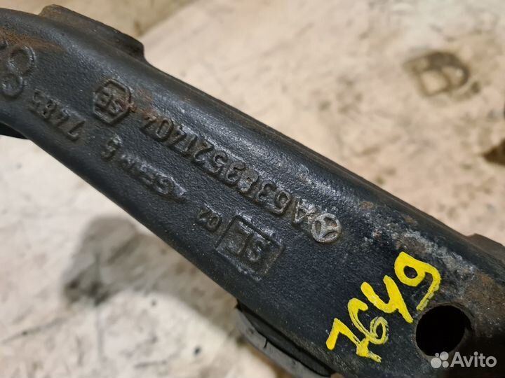 Цапфа задняя левая кулак Mercedes Vito 638