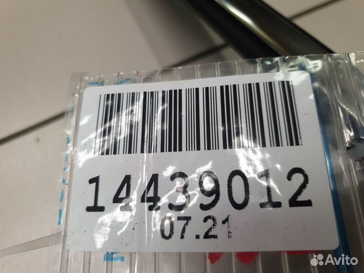 Уплотнитель стекла двери задний правый Audi A4 B9