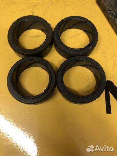 Шкворень экскаватора