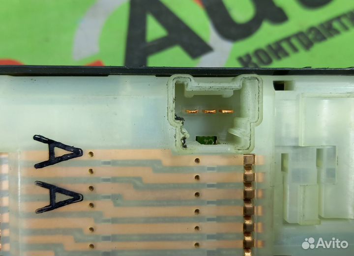 Блок стекол nissan cefiro PA33 передний правый