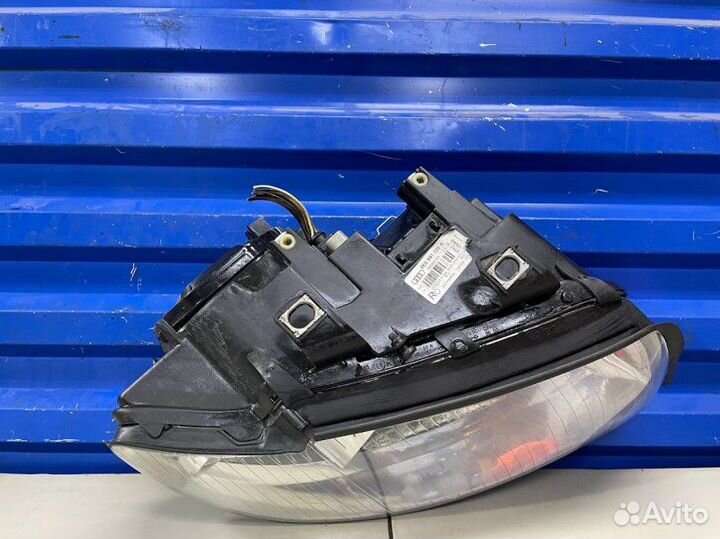 Фара передняя правая Audi A4 B6 2.5 BAU 2004