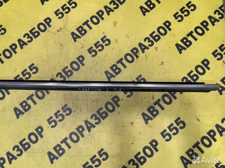 Накладка стекла переднего левого Kia Sportage 3