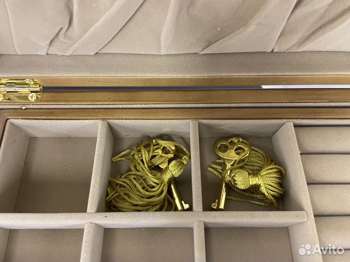 Шкатулка для украшений из дерева