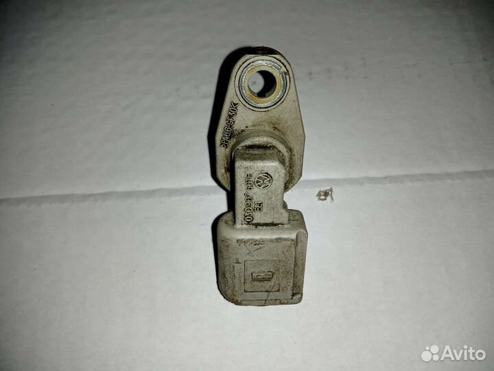 Датчик распредвала Ауди Фольксваген 030907601E