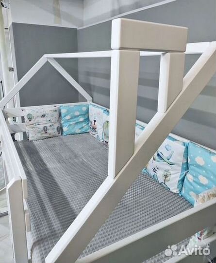 Детская двухъярусная кровать