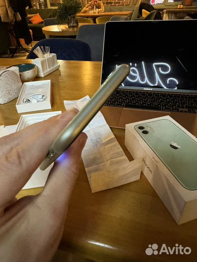 iPhone 11, 64 ГБ
