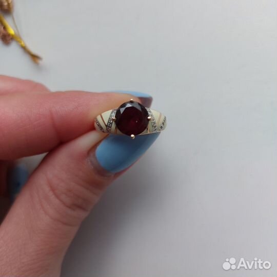 Кольцо с гранатом