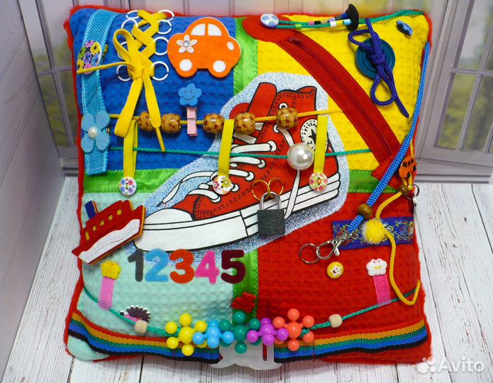 Развивающая игрушка. Бизиборд