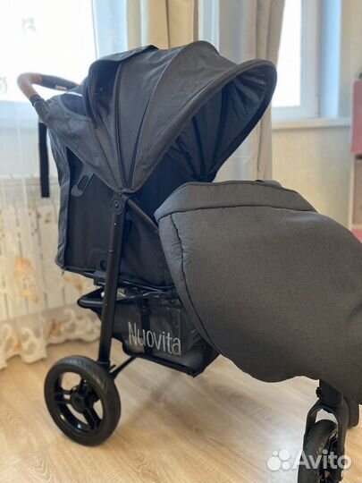 Коляска прогулочная Nuovita легкая складная Италия
