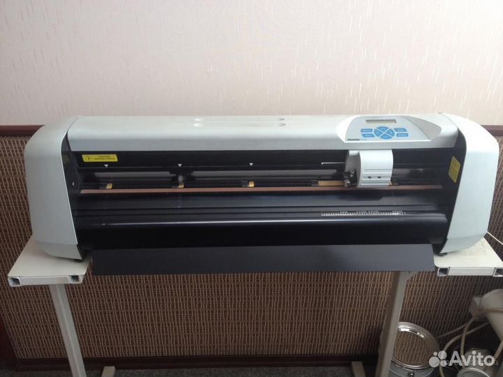 Продаю Режущий плоттер SummaCut D60
