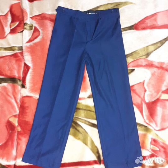 Костюм тройка на мальчика 10-11 лет