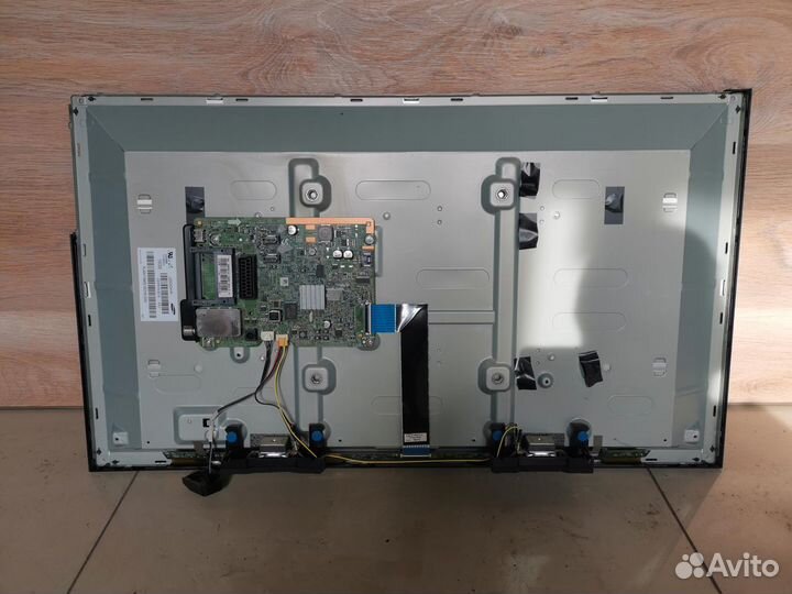 Телевизор Samsung UE32J4000 (Разбор)(По запчастям)