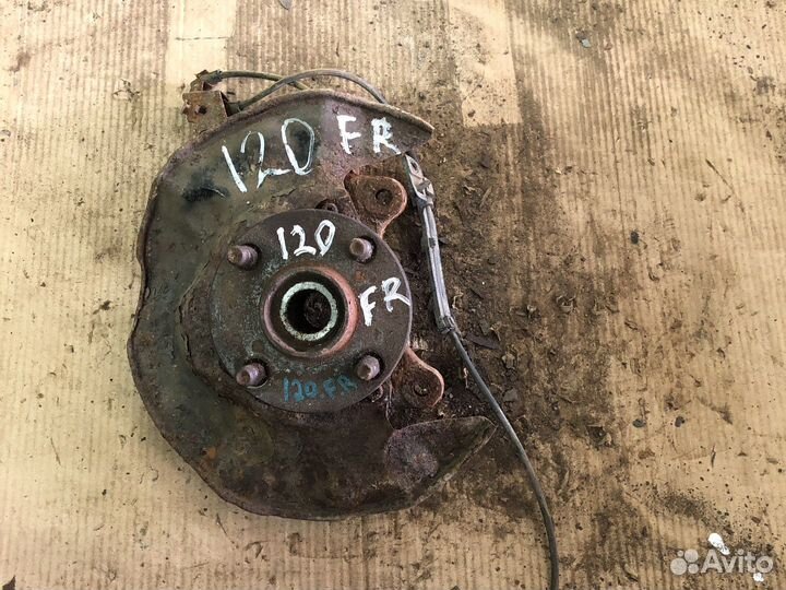 Toyota corolla 120 кулак поворотный