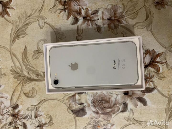 Телефон iPhone 8 64 gb