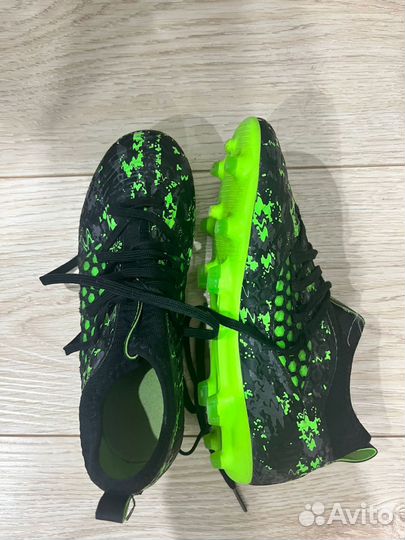 Детские футбольные бутсы