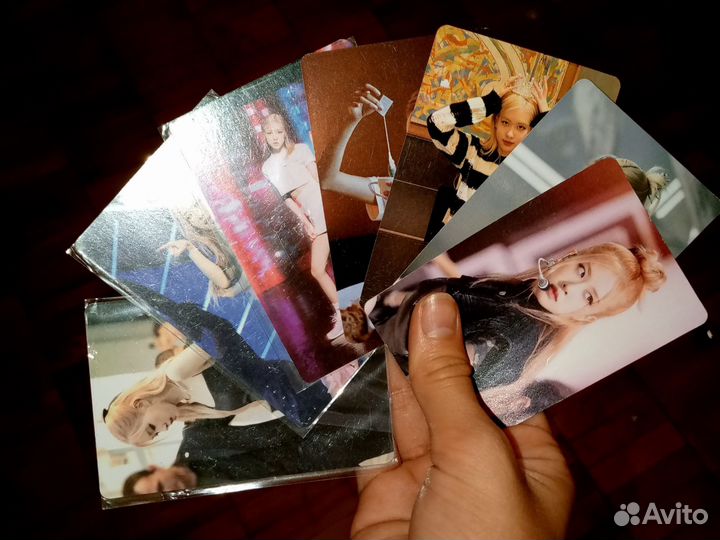 7 карточек с Розэ от разных выпусков +две защитки