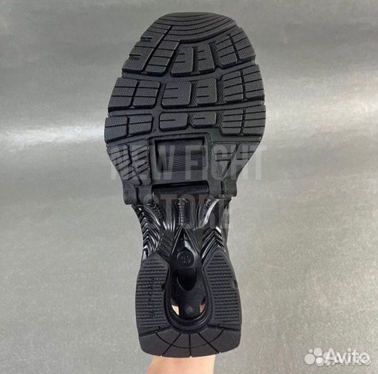 Кроссовки balenciaga xpander на руках