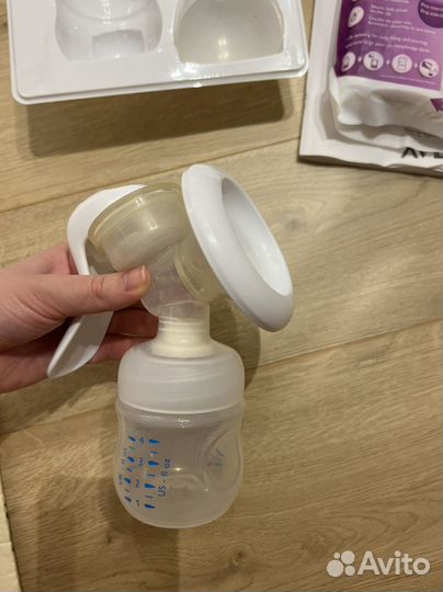 Молокоотсос ручной avent + пакеты для заморозки