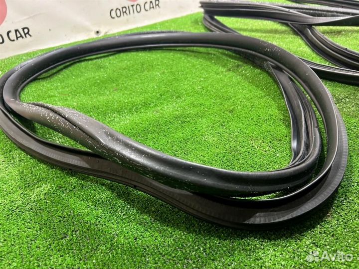 Уплотнитель дверного проема Mitsubishi Lancer CY3A