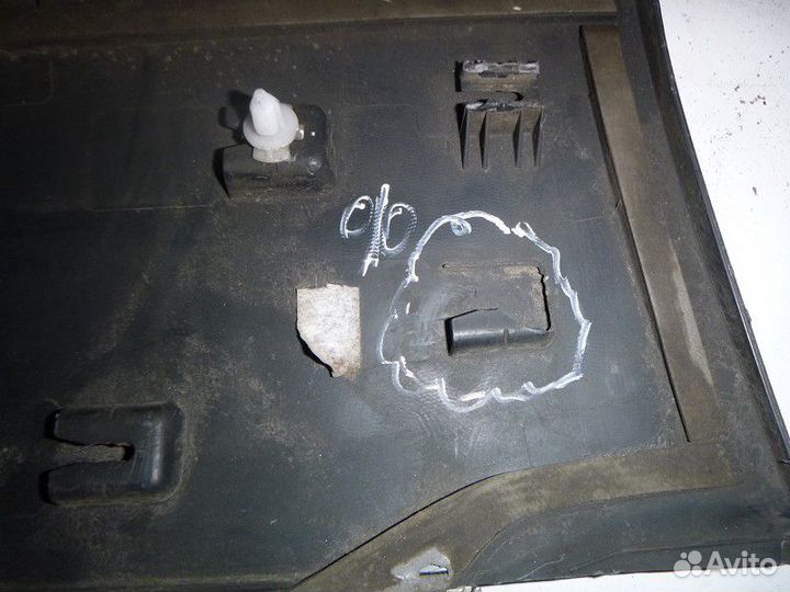 Накладка задней левой двери Volkswagen tiguan 2011