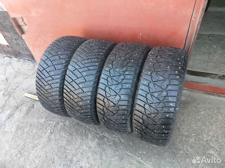 Goodyear Ultragrip Ice Arctic 215/55 R17 98T