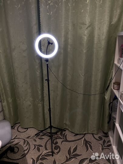Кольцевая лампа со штативом