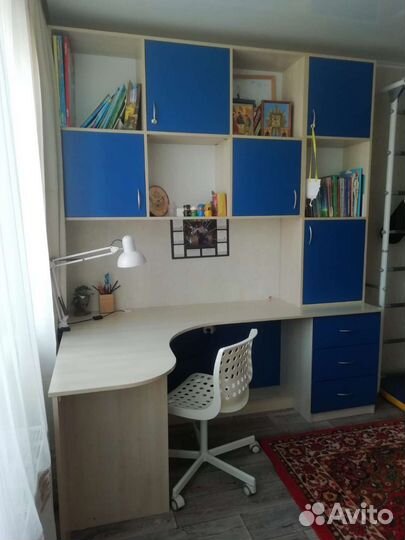 Письменный стол для школьника угловой