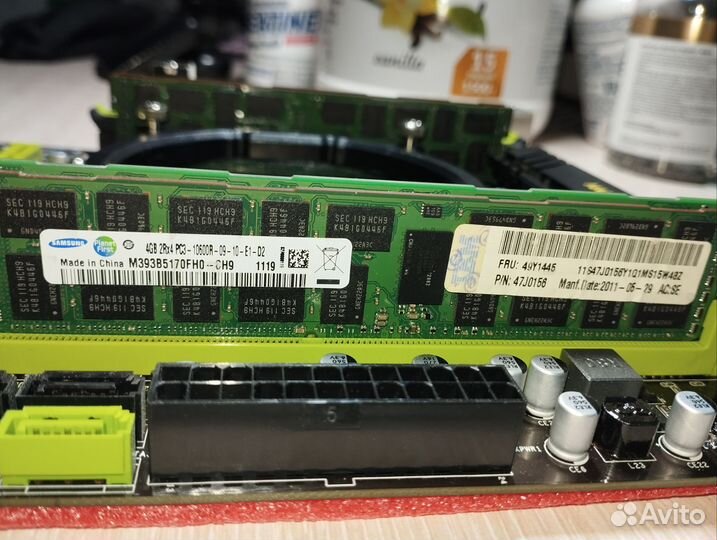 Материнская плата с процессором и памятью