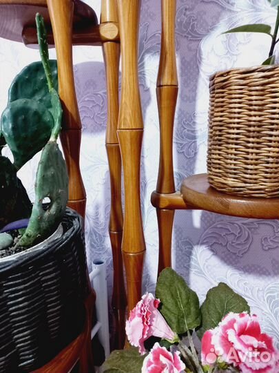 Подставка для цветов и декора