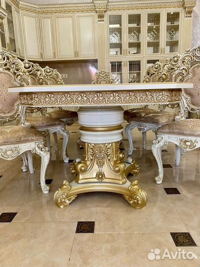 Стол со стульями