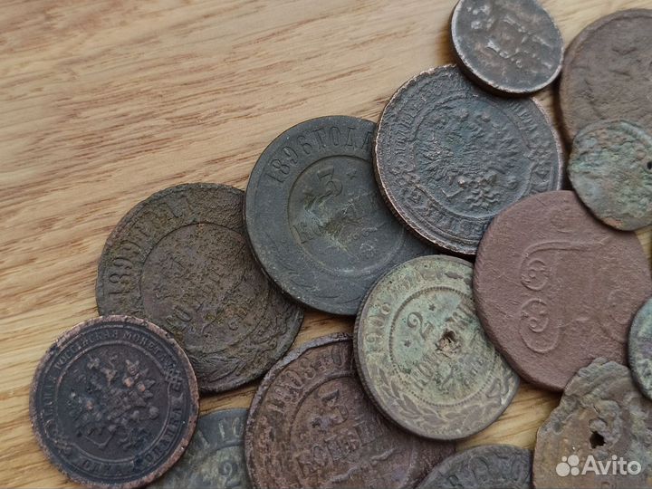 Набор медных монет с 9 века