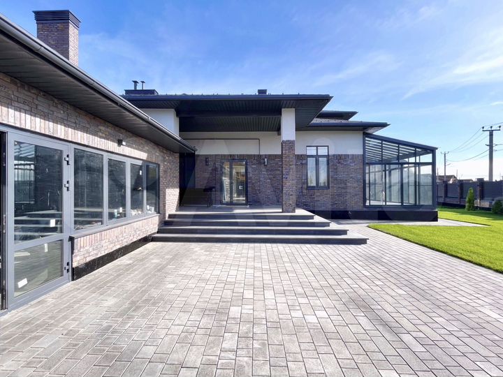 Коттедж 348,1 м² на участке 15 сот.