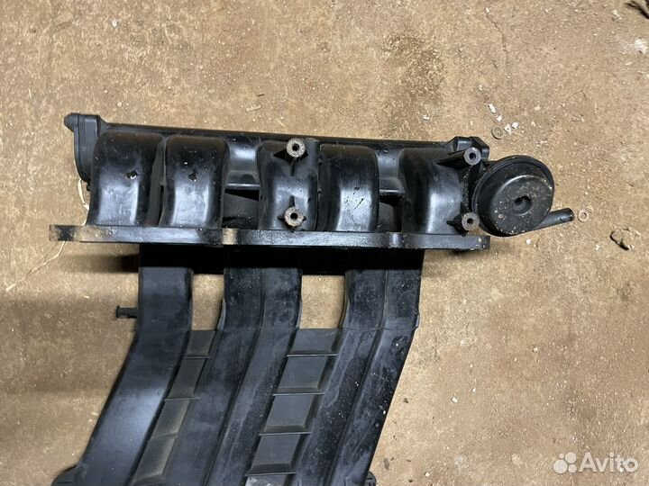 Коллектор впускной VW Passat B5 VR5 AGZ 2.3