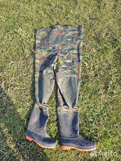 Вейдерсы в состоянии новых. Пару раз были на воде