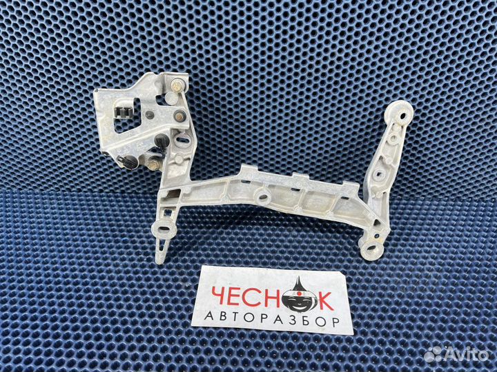 Кронштейн пневмокомпрессора Volskwagen Touareg GP