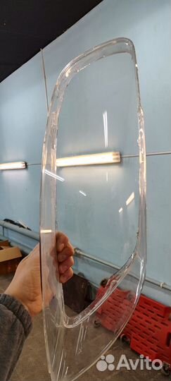 Стекло правой фары Audi Q7