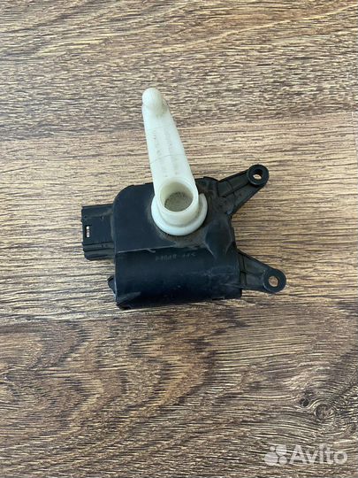 Моторчик заслонки отопителя Porsche Cayenne 955