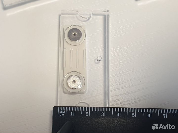 Держатель для бейджа на магните