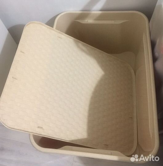 Контейнер большой с крышкой