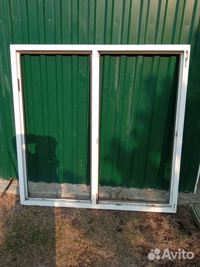 Пластиковые рамы и деревянные дверь и окна