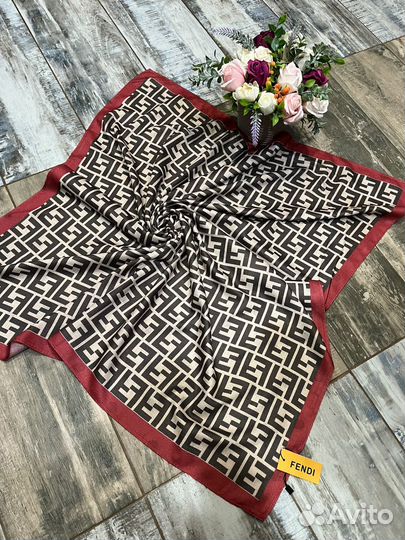 Платок шерстяной Fendi бежевый двухсторонний