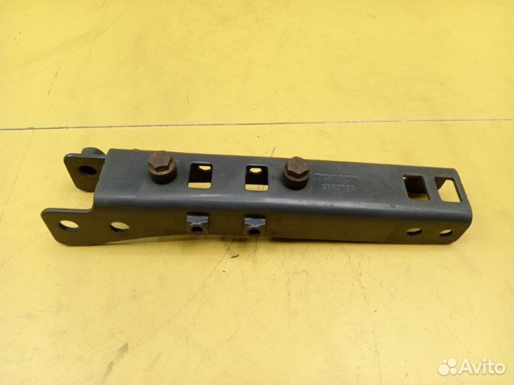 Кронштейн бачка омывателя Scania P 440 B6X4Hz Cp